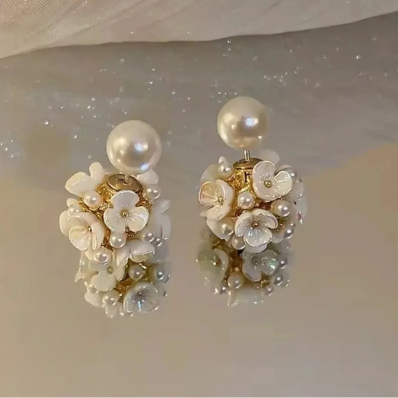 Perla White Shell Flower Stud Earrings - Picture 1 of 13